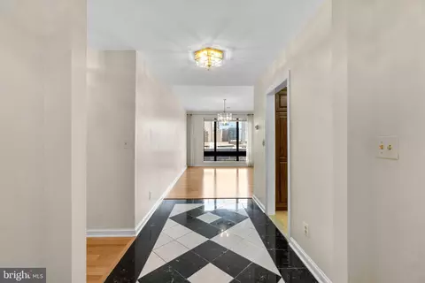 Entry Way - 10 Lee E #1402, Baltimore, MD 21202 photo 5 of 6