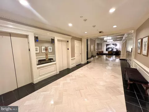 Entry Way - 10 Lee E #1402, Baltimore, MD 21202 photo 2 of 6