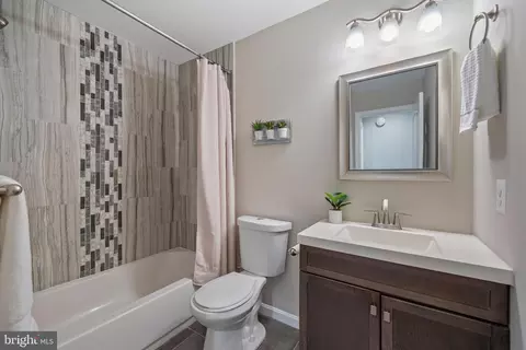 Bath - 125 Randall St, Baltimore, MD 21230 photo 3 of 4