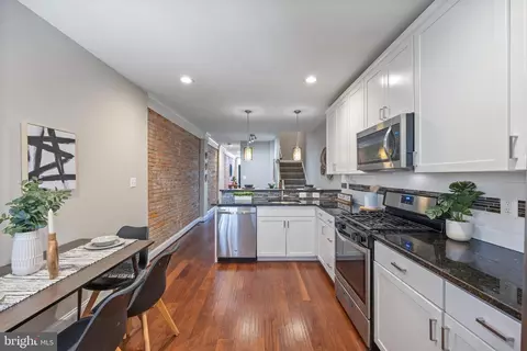 Entry Way - 125 Randall St, Baltimore, MD 21230 photo 5 of 6