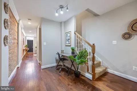 Entry Way - 125 Randall St, Baltimore, MD 21230 photo 4 of 6