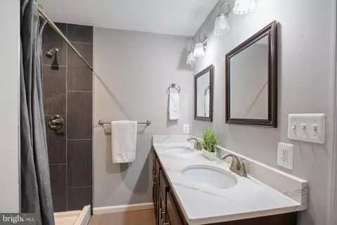 Bath - 125 Randall St, Baltimore, MD 21230 photo 2 of 4