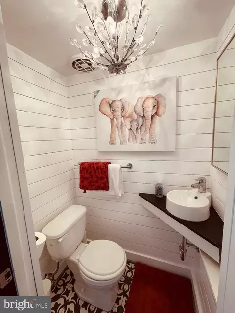 Bath - 4813 Midline Rd, Baltimore, MD 21206 photo 2 of 8