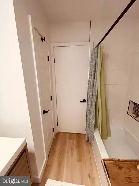 Bath - 4813 Midline Rd, Baltimore, MD 21206 photo 8 of 8
