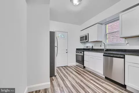 Entry Way - 5629 Govane Ave, Baltimore, MD 21212 photo 3 of 6