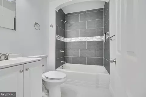 Bath - 5629 Govane Ave, Baltimore, MD 21212 photo 1 of 6