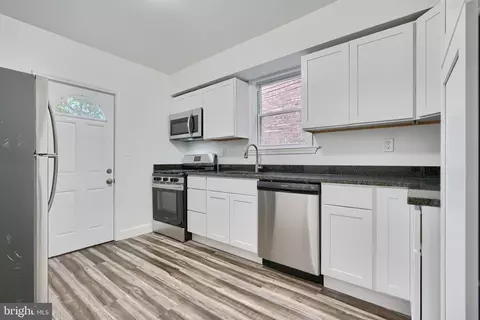 Entry Way - 5629 Govane Ave, Baltimore, MD 21212 photo 2 of 6