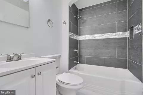 Bath - 5629 Govane Ave, Baltimore, MD 21212 photo 2 of 6