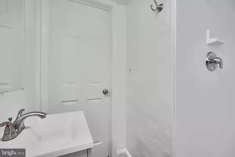Bath - 5629 Govane Ave, Baltimore, MD 21212 photo 5 of 6