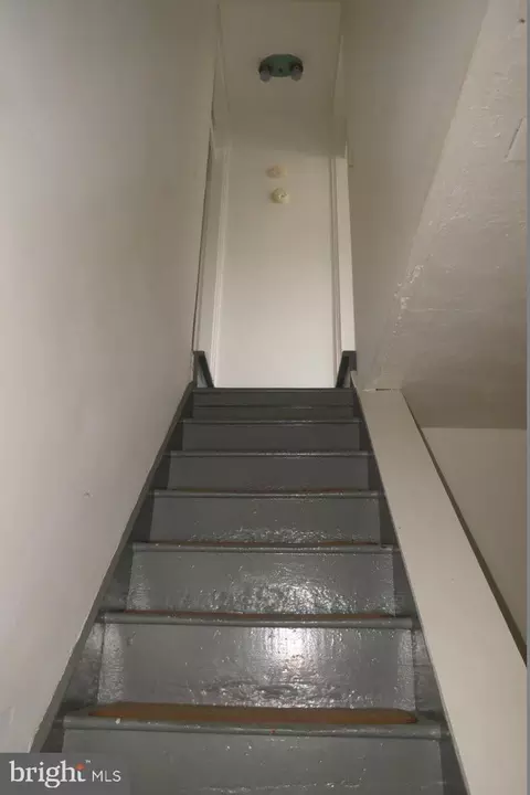 Entry Way - 802 Berry St, Baltimore, MD 21211 photo 4 of 5