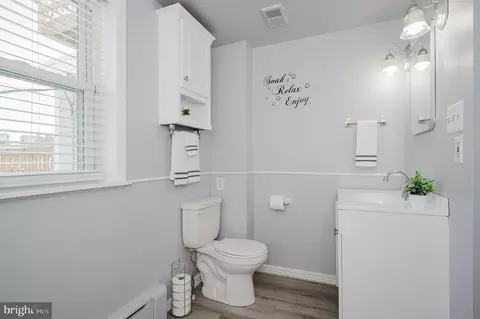 Bath - 1411 Andre St, Baltimore, MD 21230 photo 2 of 3