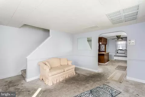 Living - 3500 Greenvale Rd, Baltimore, MD 21229 photo 1 of 2