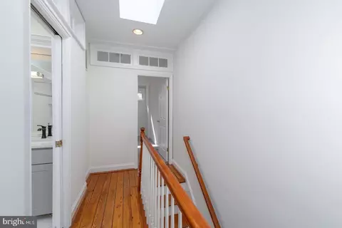 Entry Way - 522 S Milton Ave, Baltimore, MD 21224 photo 4 of 5