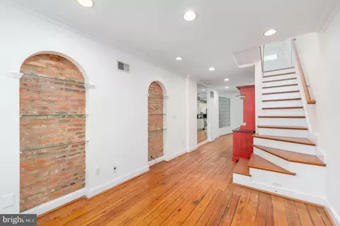 Entry Way - 522 S Milton Ave, Baltimore, MD 21224 photo 1 of 5