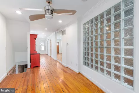 Entry Way - 522 S Milton Ave, Baltimore, MD 21224 photo 2 of 5