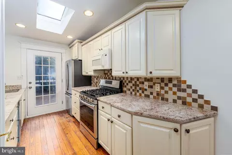Kitchen - 522 S Milton Ave, Baltimore, MD 21224 photo 1 of 1
