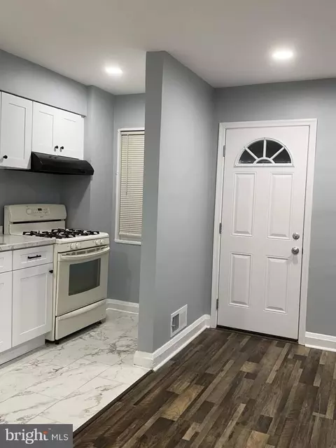 Entry Way - 2917 Georgetown Rd, Baltimore, MD 21230 photo 5 of 18