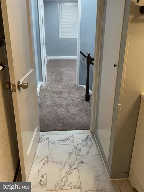Entry Way - 2917 Georgetown Rd, Baltimore, MD 21230 photo 11 of 18