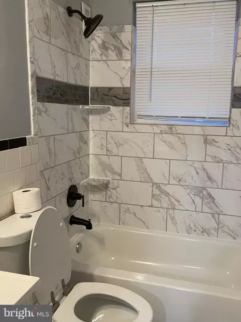 Bath - 2917 Georgetown Rd, Baltimore, MD 21230 photo 3 of 3