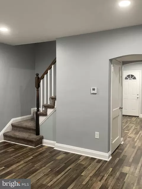 Entry Way - 2917 Georgetown Rd, Baltimore, MD 21230 photo 3 of 18