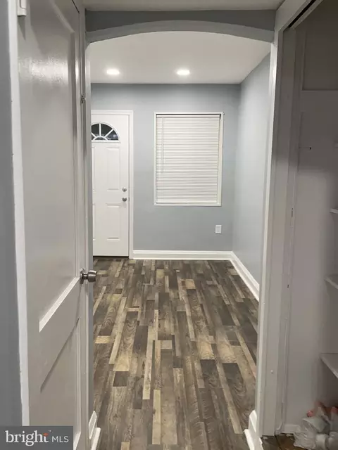 Entry Way - 2917 Georgetown Rd, Baltimore, MD 21230 photo 4 of 18