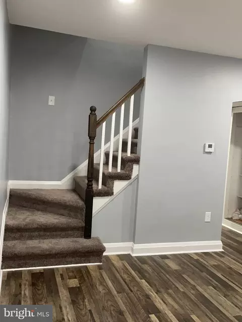 Entry Way - 2917 Georgetown Rd, Baltimore, MD 21230 photo 6 of 18