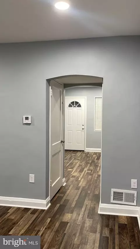 Entry Way - 2917 Georgetown Rd, Baltimore, MD 21230 photo 2 of 18