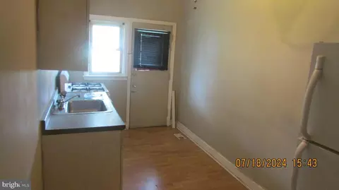 6509 Odonnell St, Baltimore, MD 21224 photo 2