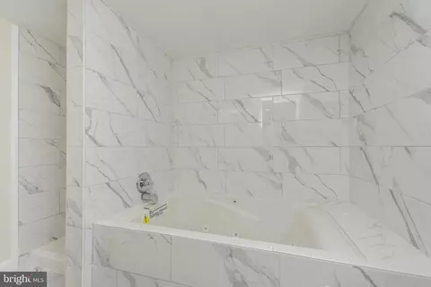 Bath - 2613 Foerster Ave, Baltimore, MD 21230 photo 2 of 3