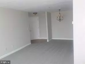 Living - 100 Harborview Dr #808, Baltimore, MD 21230 photo 1 of 2