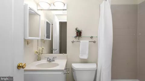 Bath - 403 Grindall St, Baltimore, MD 21230 photo 1 of 3