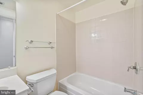 Bath - 403 Grindall St, Baltimore, MD 21230 photo 3 of 3