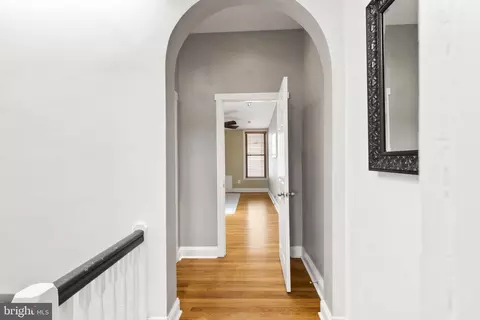Entry Way - 1116 E Fort Ave, Baltimore, MD 21230 photo 7 of 9