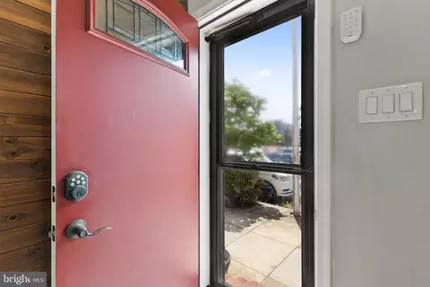 Entry Way - 1116 E Fort Ave, Baltimore, MD 21230 photo 1 of 9