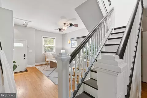 Entry Way - 1116 E Fort Ave, Baltimore, MD 21230 photo 3 of 9
