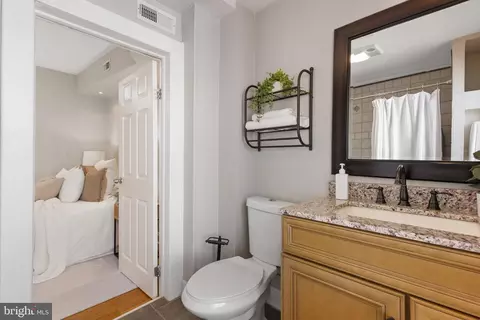 Bath - 1116 E Fort Ave, Baltimore, MD 21230 photo 2 of 4
