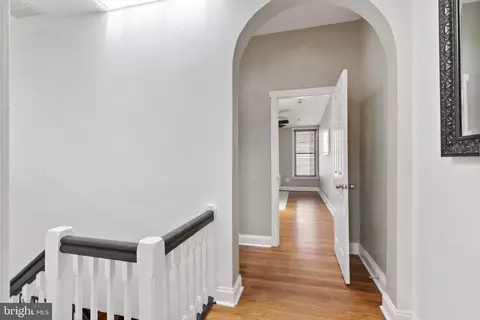 Entry Way - 1116 E Fort Ave, Baltimore, MD 21230 photo 5 of 9