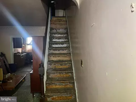 Entry Way - 2745 Beryl Ave, Baltimore, MD 21205 photo 4 of 7