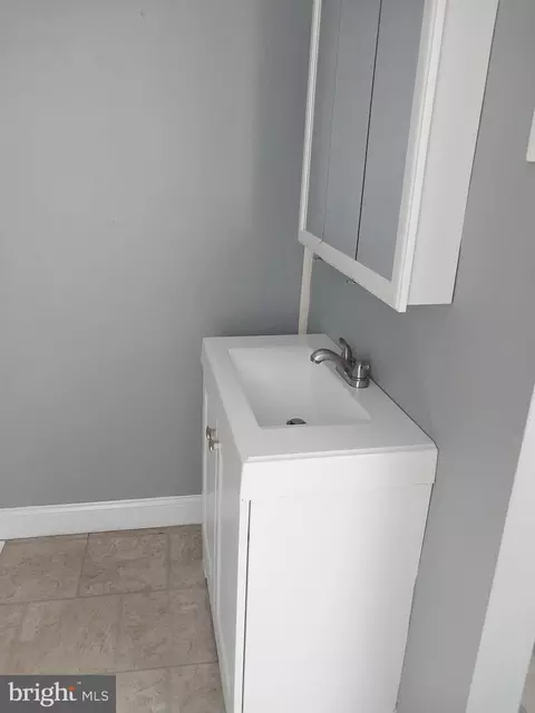 Bath - 2245 Sidney Ave, Baltimore, MD 21230 photo 1 of 3