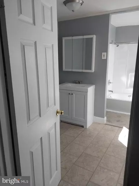 Entry Way - 2245 Sidney Ave, Baltimore, MD 21230 photo 3 of 6