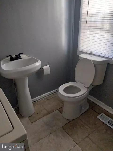 Bath - 2245 Sidney Ave, Baltimore, MD 21230 photo 2 of 3