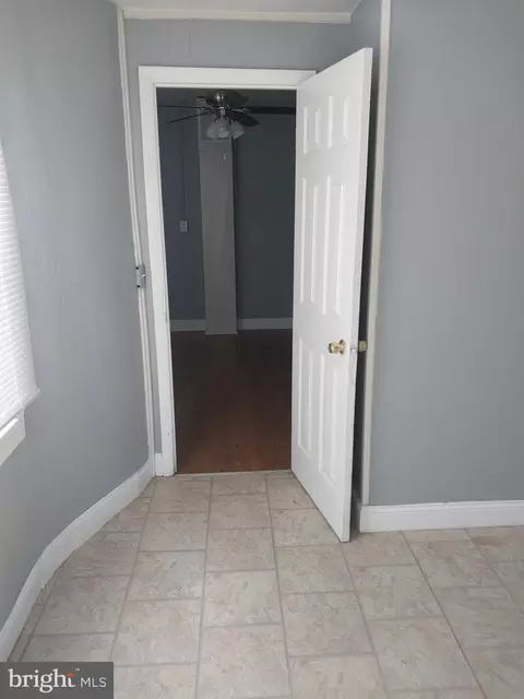 Entry Way - 2245 Sidney Ave, Baltimore, MD 21230 photo 2 of 6