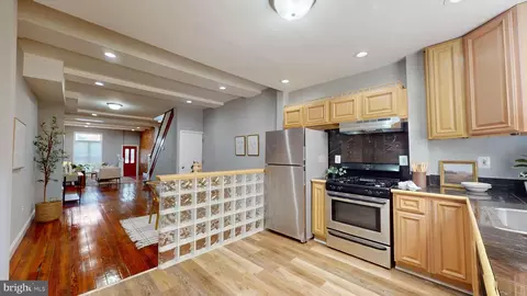 Entry Way - 4 N Clinton St, Baltimore, MD 21224 photo 5 of 8