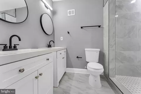 Bath - 1609 Mc Henry St, Baltimore, MD 21223 photo 2 of 6