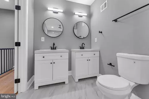 Bath - 1609 Mc Henry St, Baltimore, MD 21223 photo 1 of 6