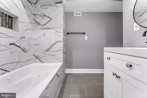 Bath - 1609 Mc Henry St, Baltimore, MD 21223 photo 4 of 6