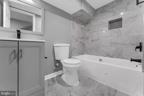 Bath - 1609 Mc Henry St, Baltimore, MD 21223 photo 5 of 6