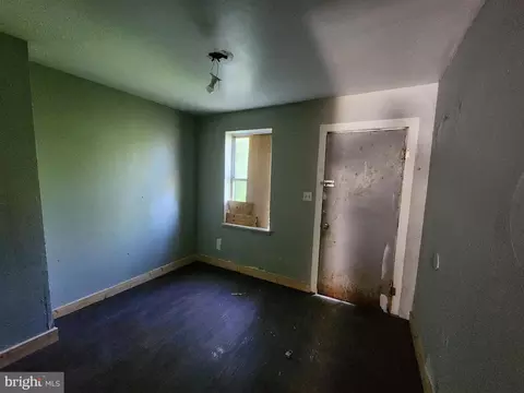 Entry Way - 1830 Hope St, Baltimore, MD 21202 photo 2 of 4