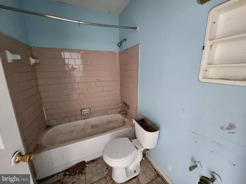 Bath - 1830 Hope St, Baltimore, MD 21202 photo 1 of 1