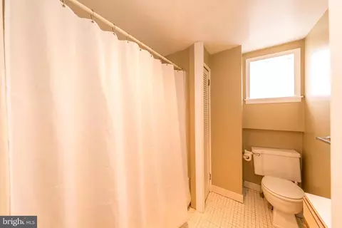 Bath - 2522 Madison Ave, Baltimore, MD 21217 photo 3 of 5